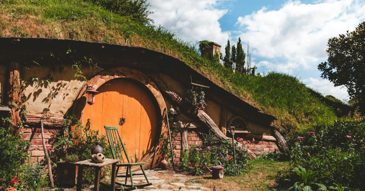 A charming hobbit house nestled in nature, a whimsical embodiment of off-grid living.